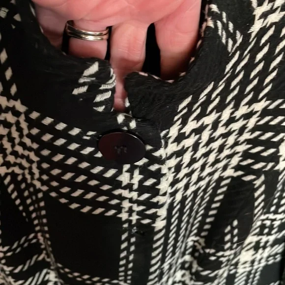 BLACK and WHITE PLAID COAT sz M - Picture 3 of 9